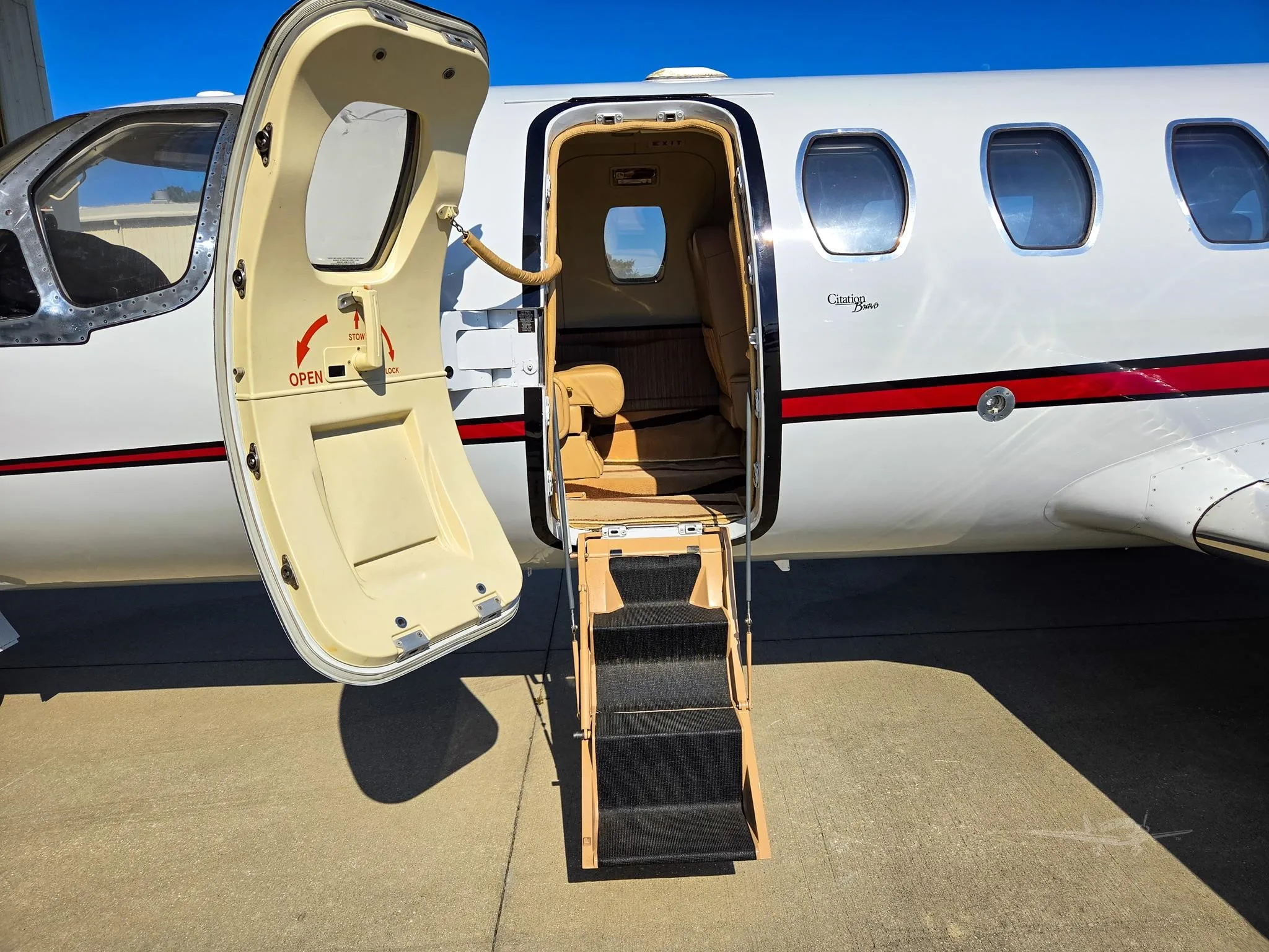 Exterior view of a 2000 CESSNA CITATION BRAVO, N551ZD.