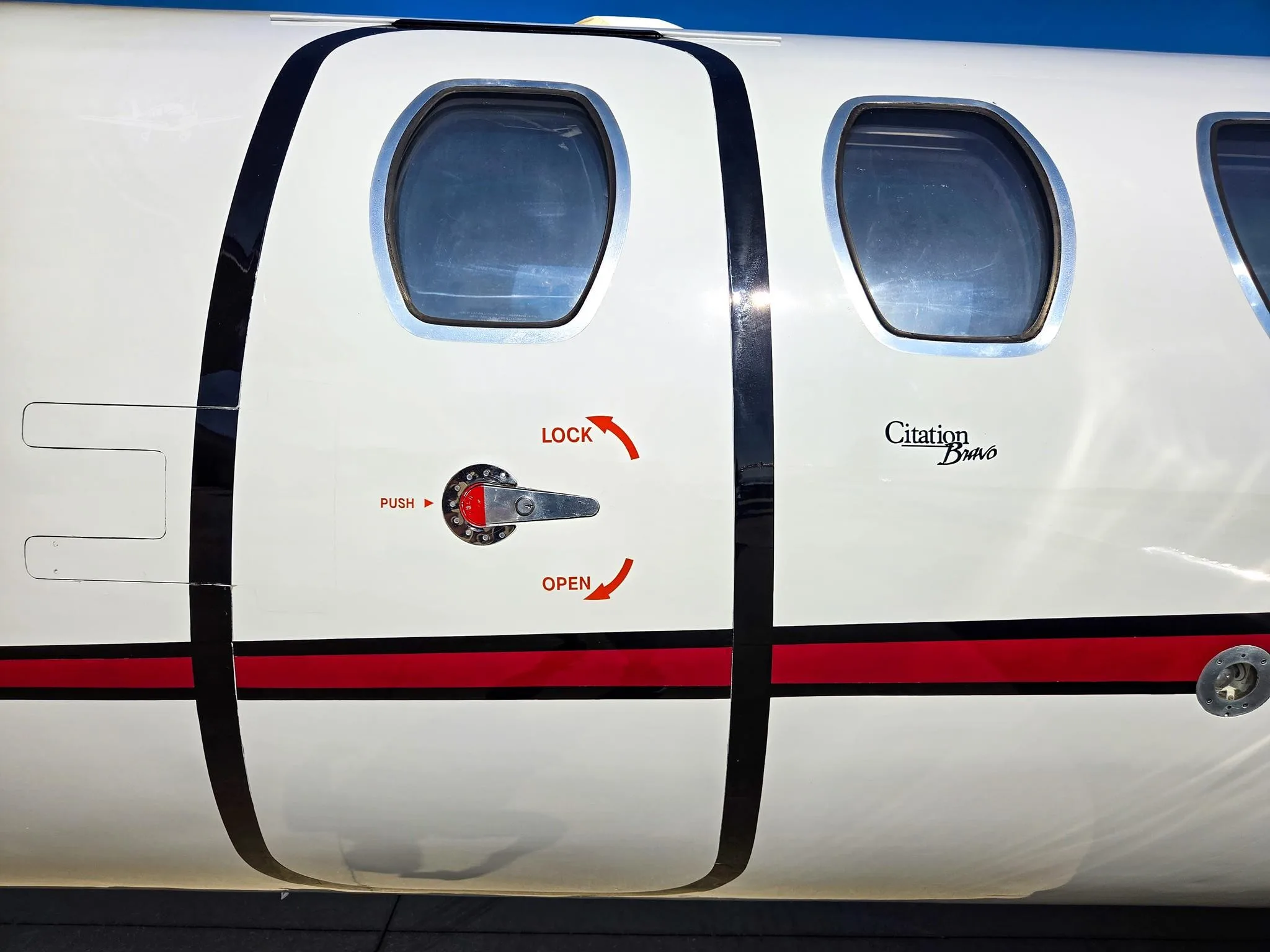 Engine detail of a 2000 CESSNA CITATION BRAVO.