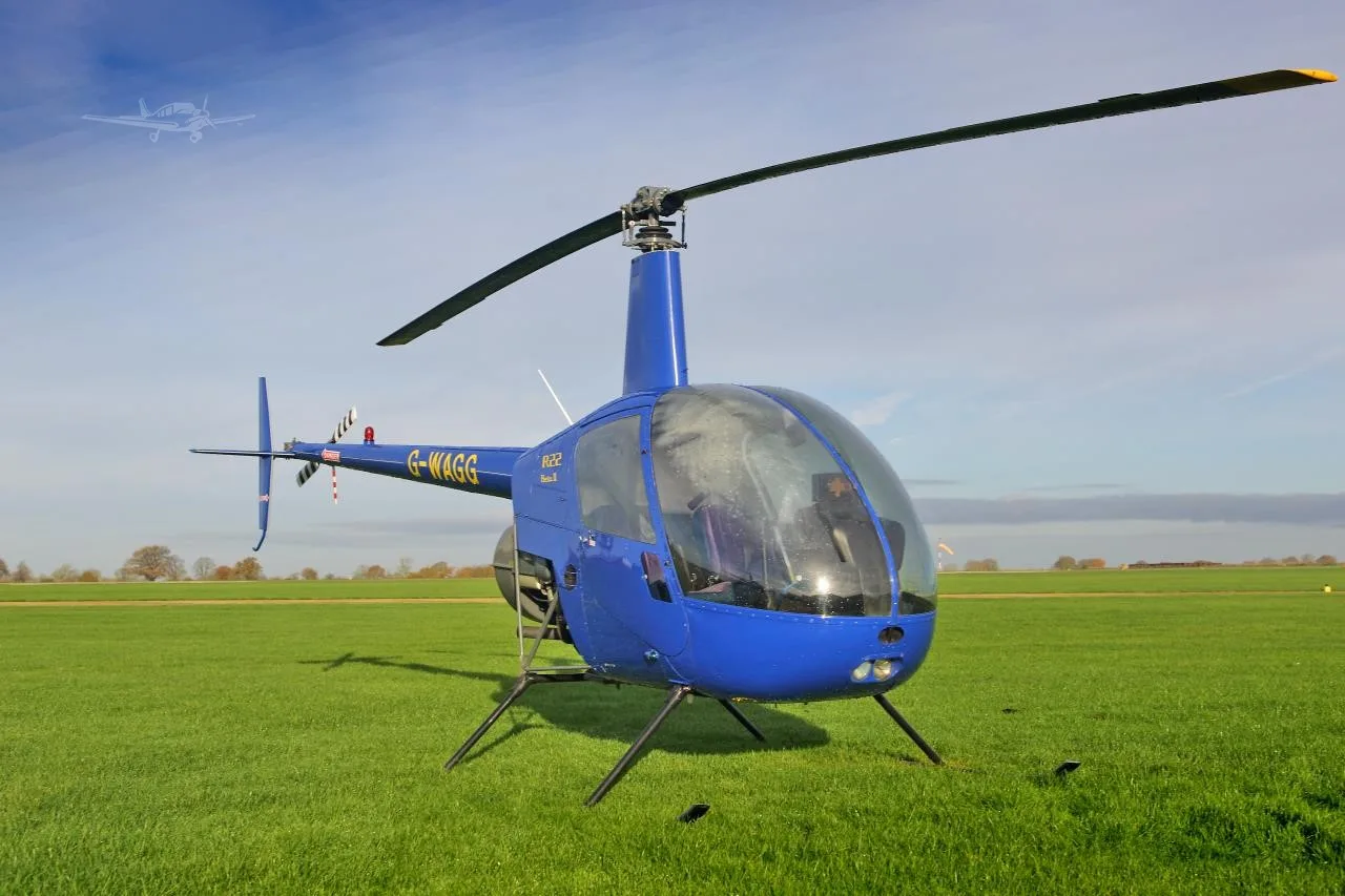 Exterior view of a 1999 ROBINSON R22 BETA II.