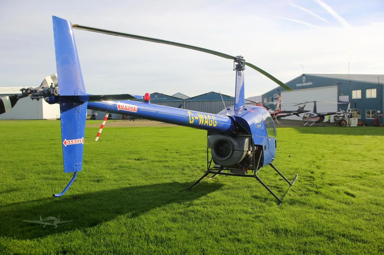 Exterior view of a 1999 ROBINSON R22 BETA II.