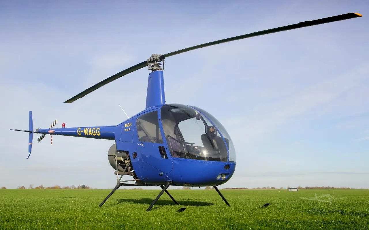 Exterior view of a 1999 ROBINSON R22 BETA II.