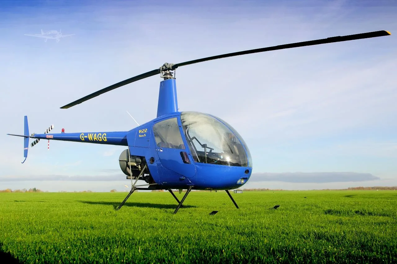Exterior view of a 1999 ROBINSON R22 BETA II.