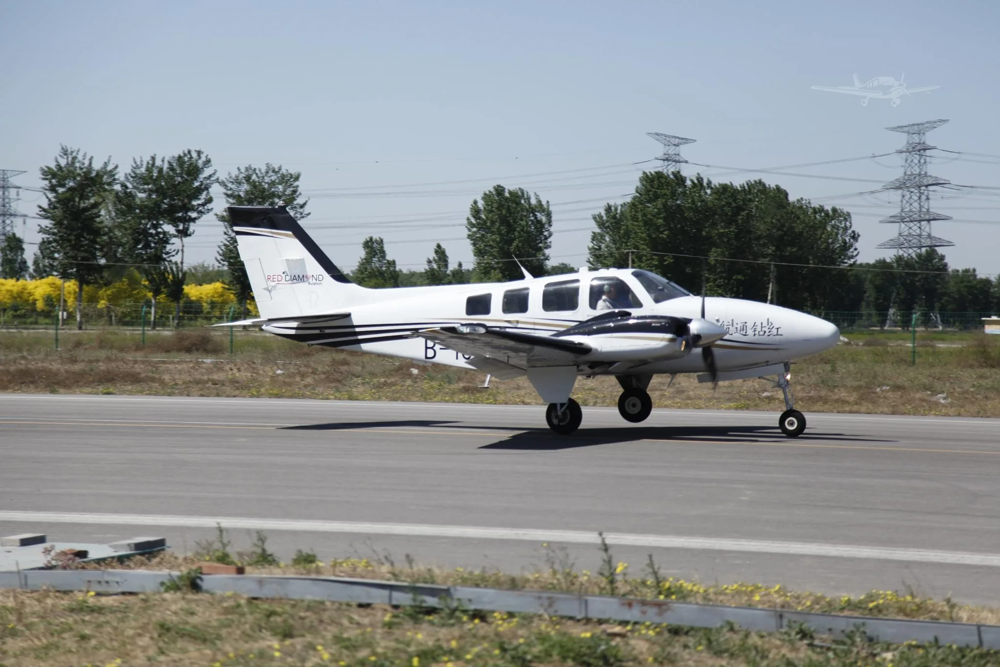 Exterior view of a 2012 BEECHCRAFT G58 BARON.