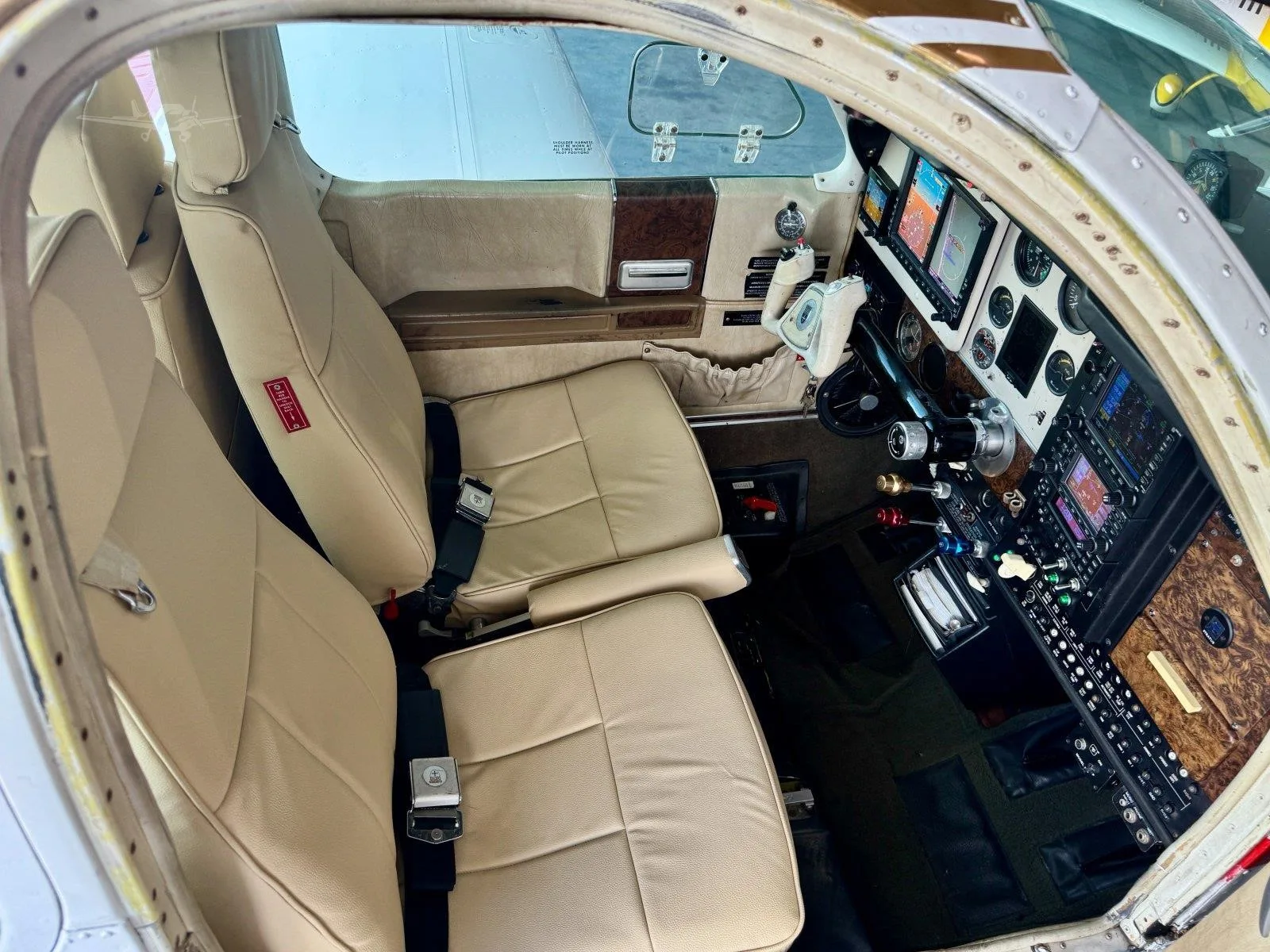Cockpit and instrument panel of a 1979 BEECHCRAFT A36 BONANZA.