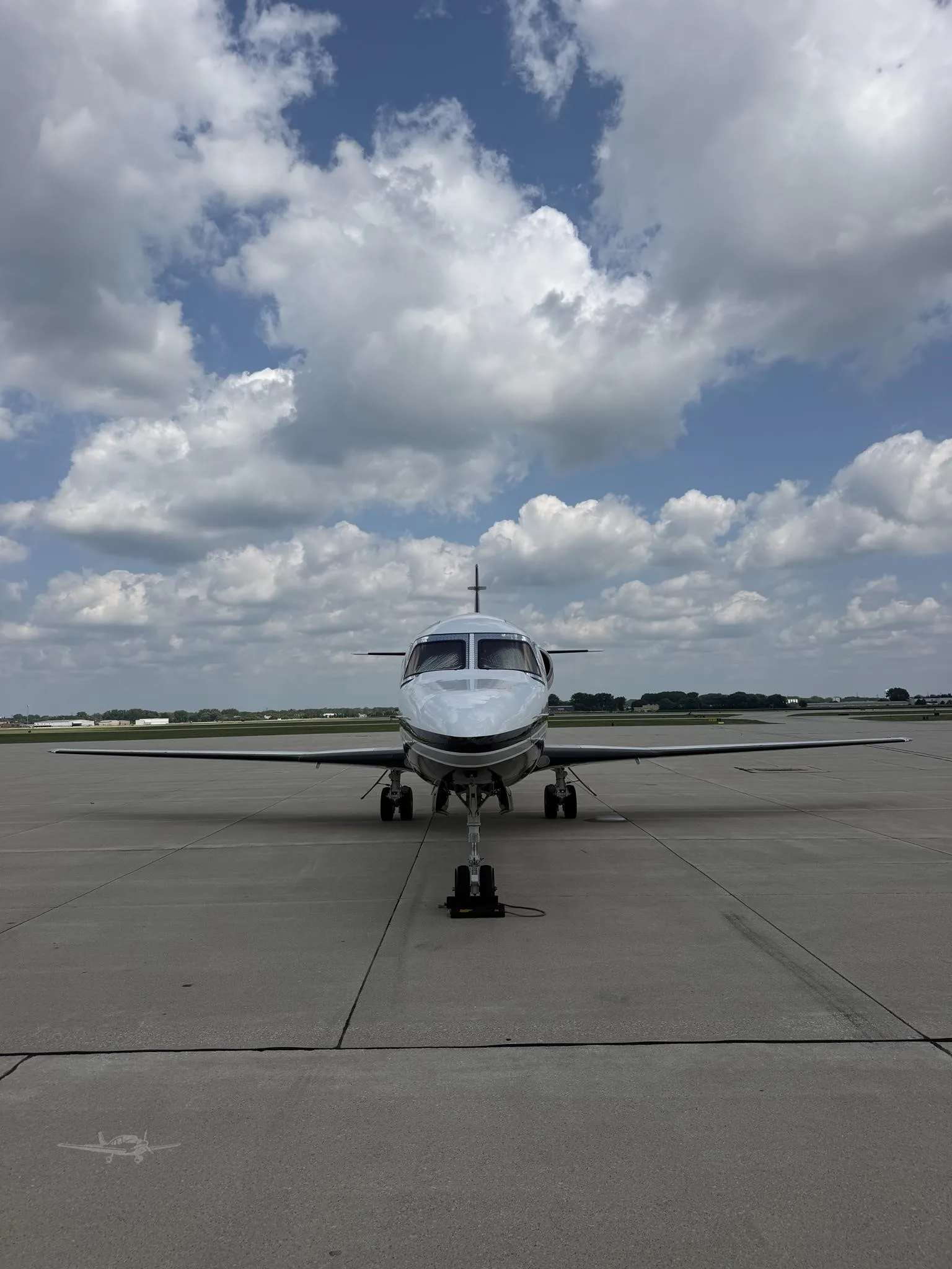 Exterior view of a 1990 ASTRA/GULFSTREAM ASTRA SP, N777BL.