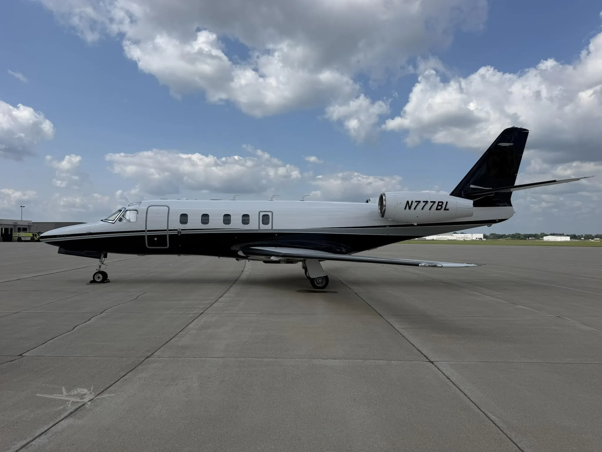 Exterior view of a 1990 ASTRA/GULFSTREAM ASTRA SP, N777BL.