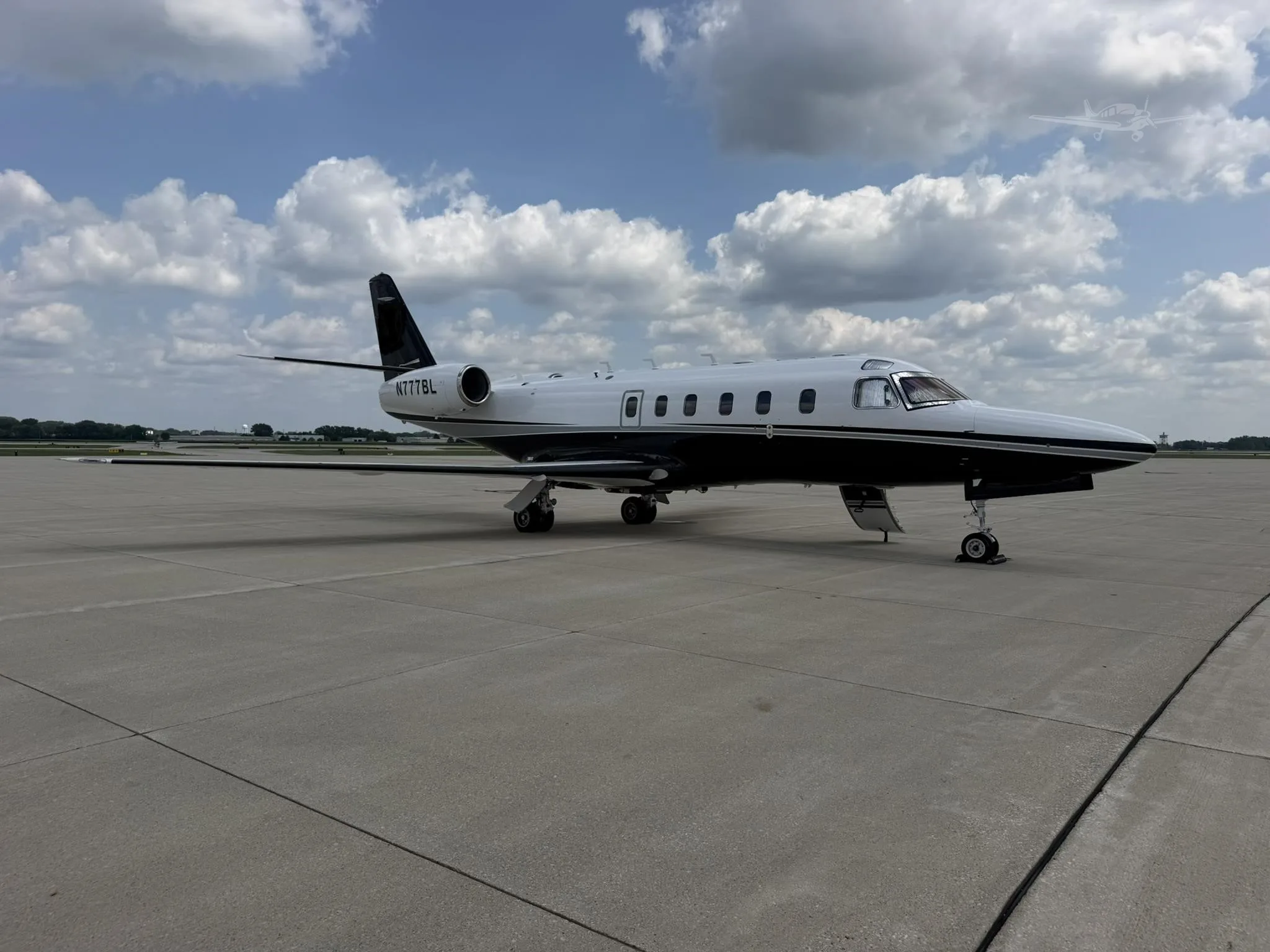 Exterior view of a 1990 ASTRA/GULFSTREAM ASTRA SP, N777BL.