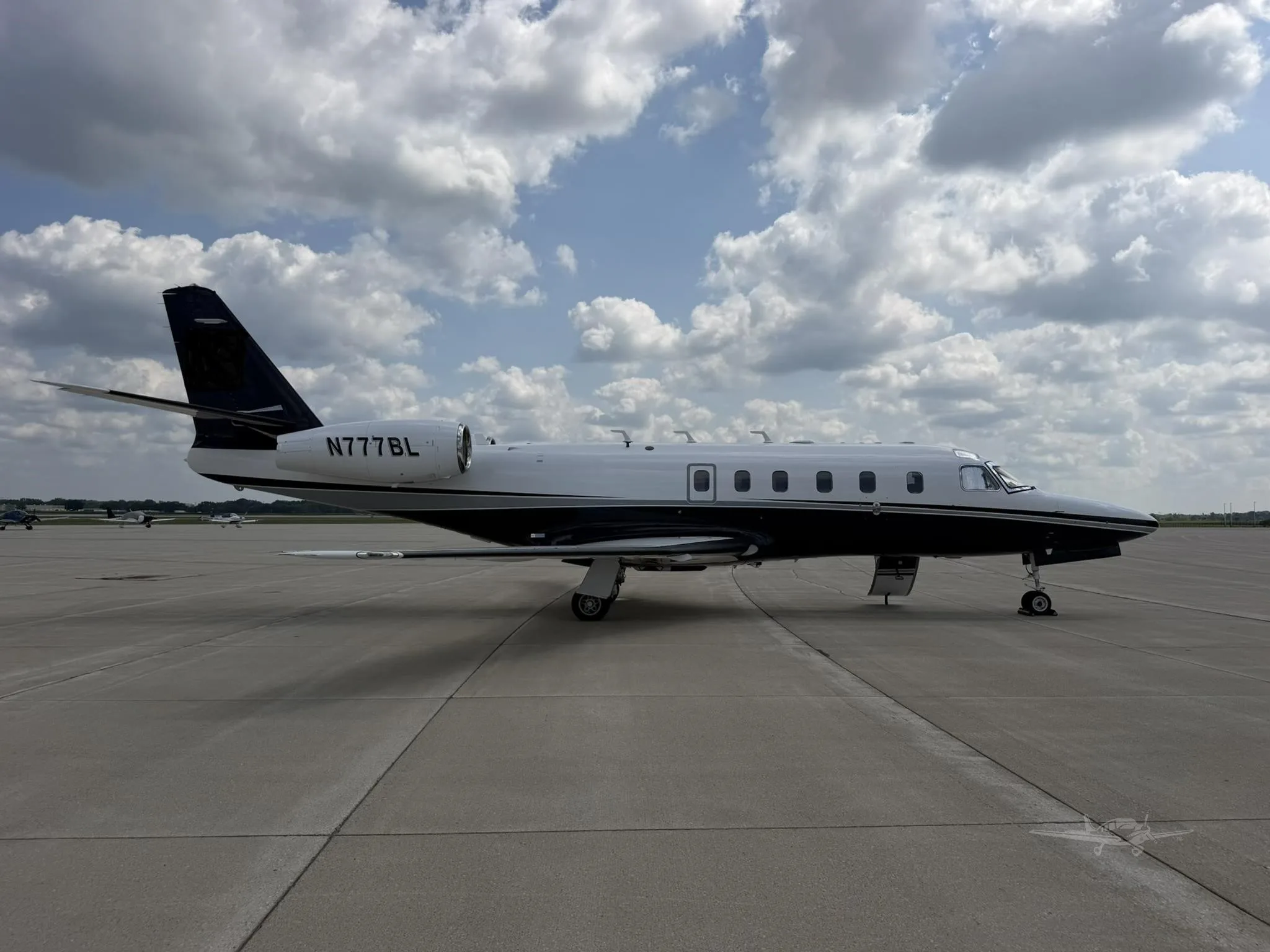 Exterior view of a 1990 ASTRA/GULFSTREAM ASTRA SP, N777BL.