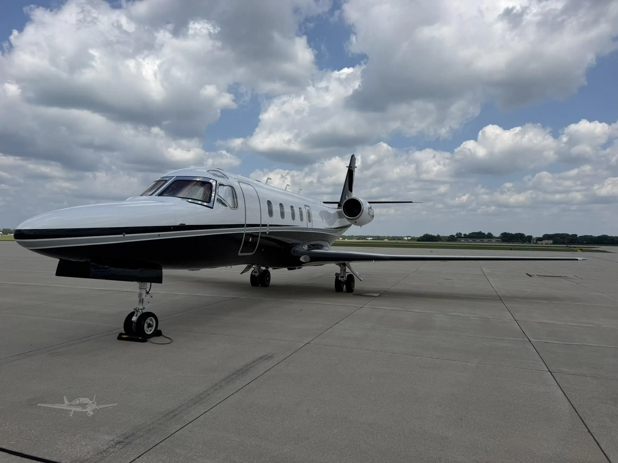 Exterior view of a 1990 ASTRA/GULFSTREAM ASTRA SP, N777BL.