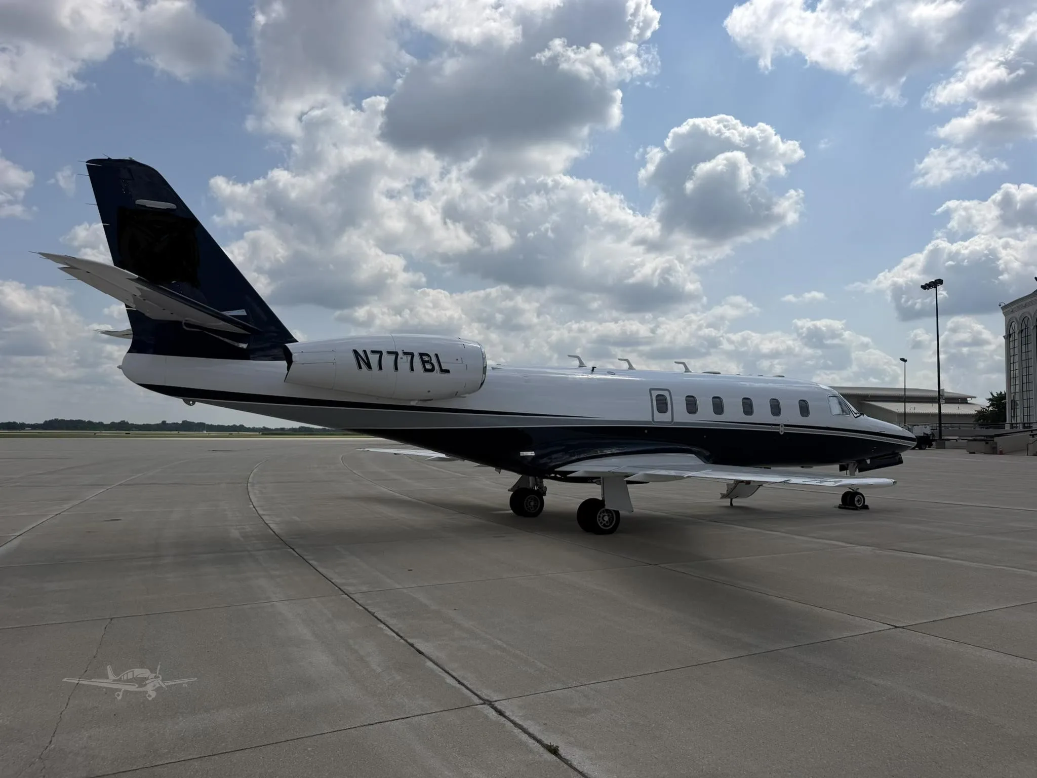 Exterior view of a 1990 ASTRA/GULFSTREAM ASTRA SP, N777BL.