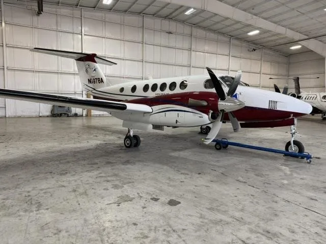 Exterior view of a 2004 BEECHCRAFT KING AIR B200, N597BA.