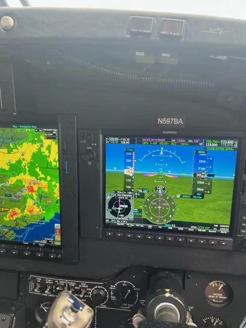 Avionics suite of a 2004 BEECHCRAFT KING AIR B200.