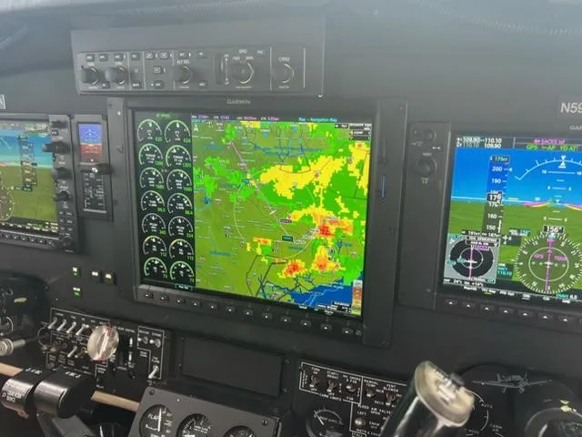 Avionics suite of a 2004 BEECHCRAFT KING AIR B200.