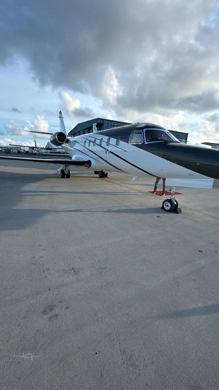 Exterior view of a 1990 ASTRA/GULFSTREAM ASTRA SP, N56DH.