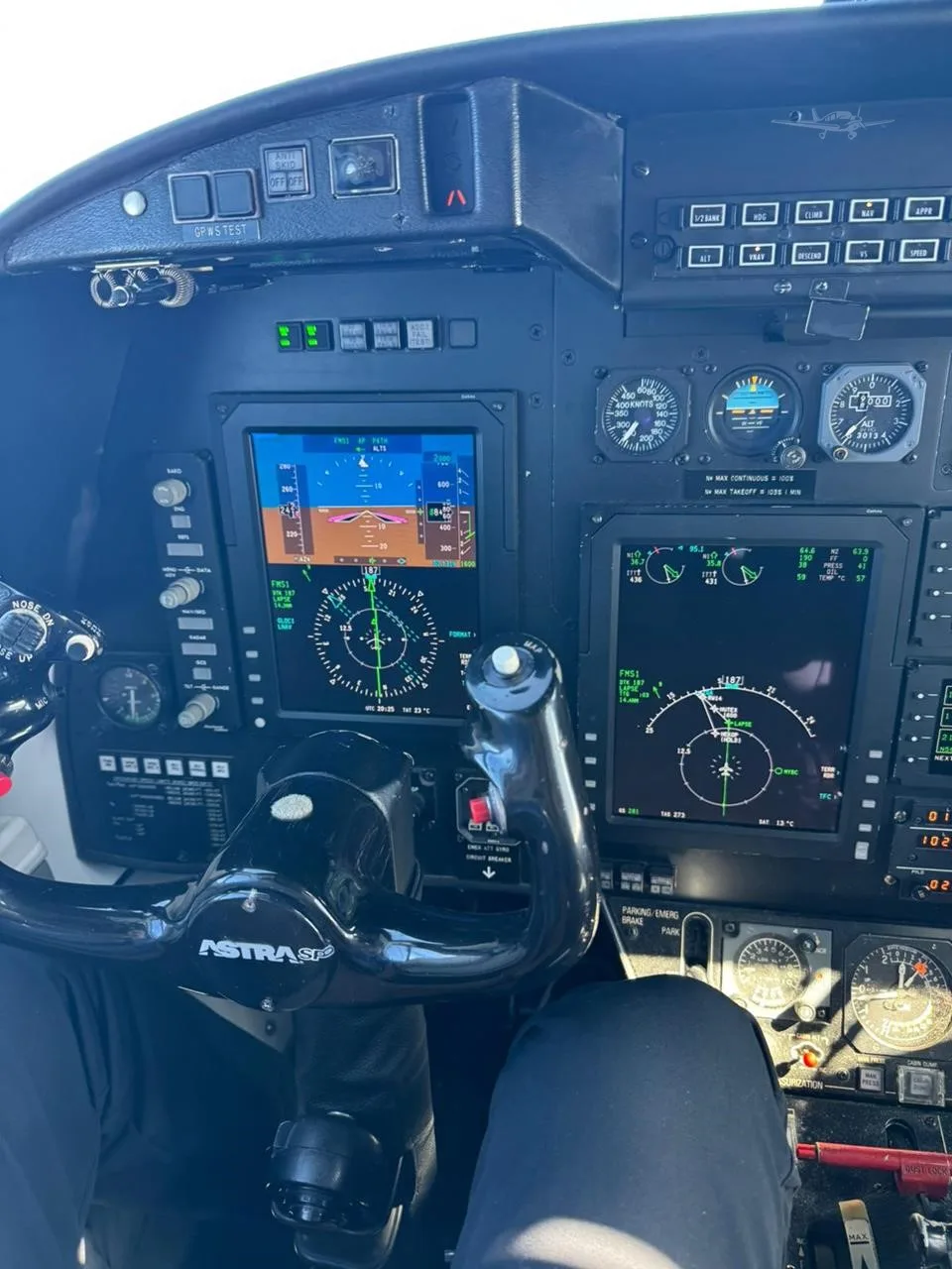 Cockpit and instrument panel of a 1990 ASTRA/GULFSTREAM ASTRA SP.