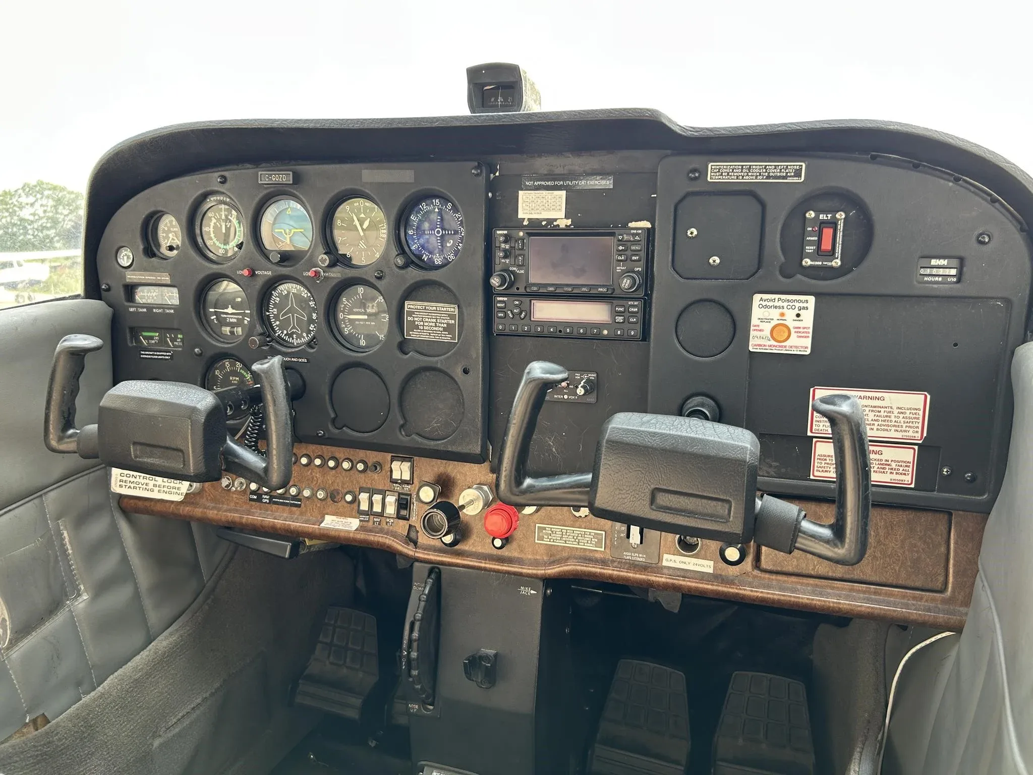 Cockpit and instrument panel of a 1983 CESSNA 172P SKYHAWK.