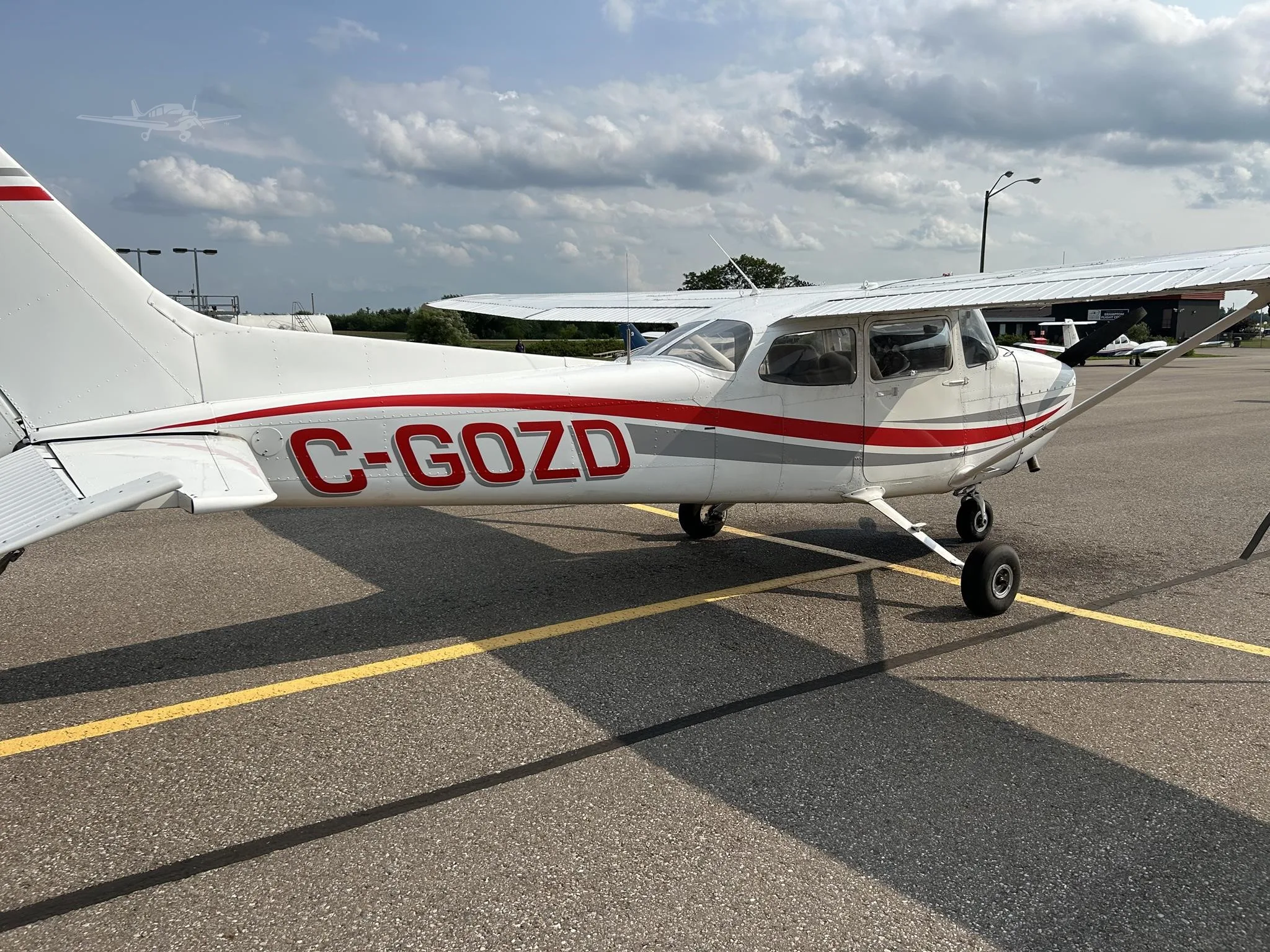 Exterior view of a 1983 CESSNA 172P SKYHAWK, C-GOZD.