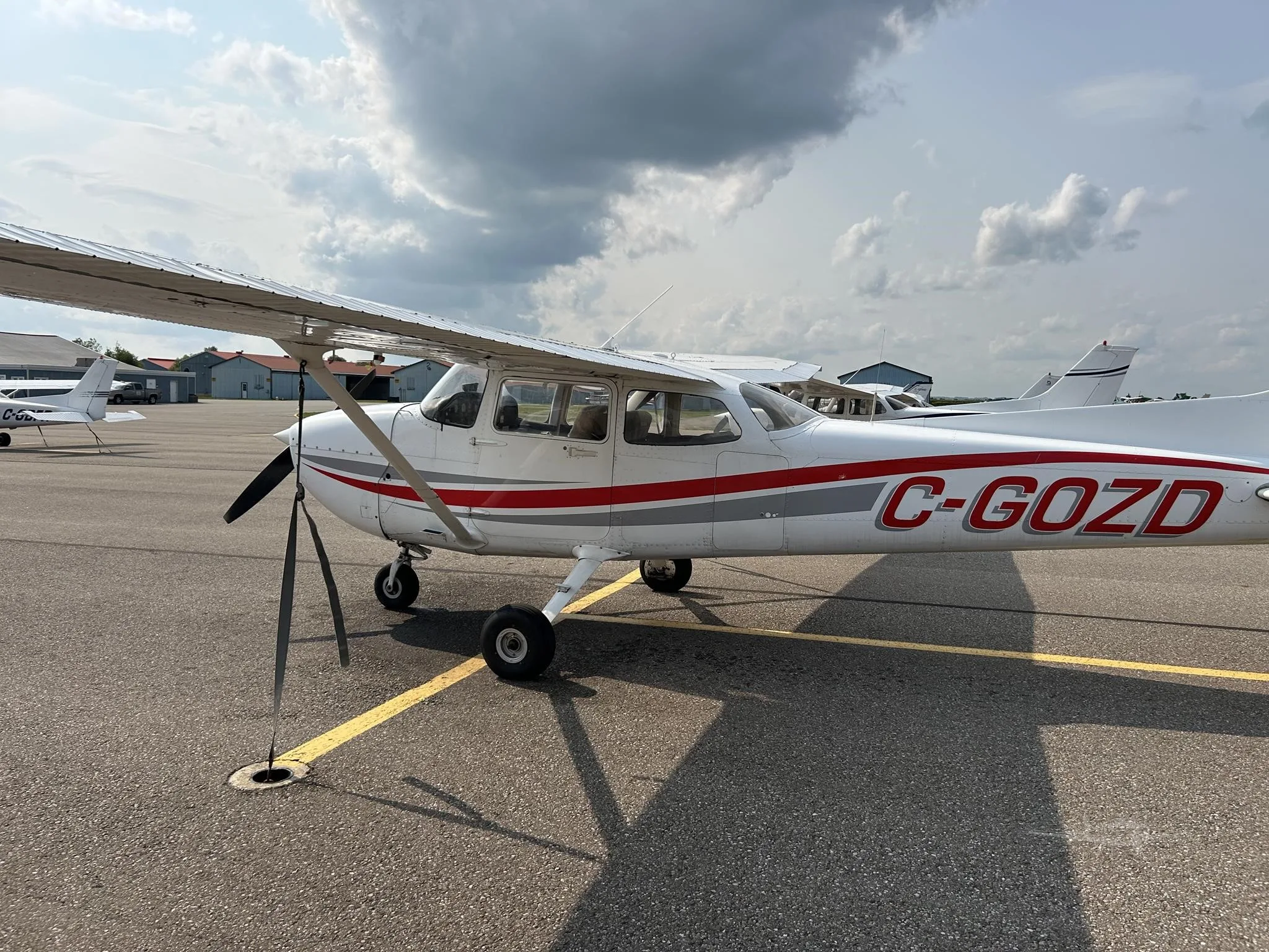 Exterior view of a 1983 CESSNA 172P SKYHAWK, C-GOZD.