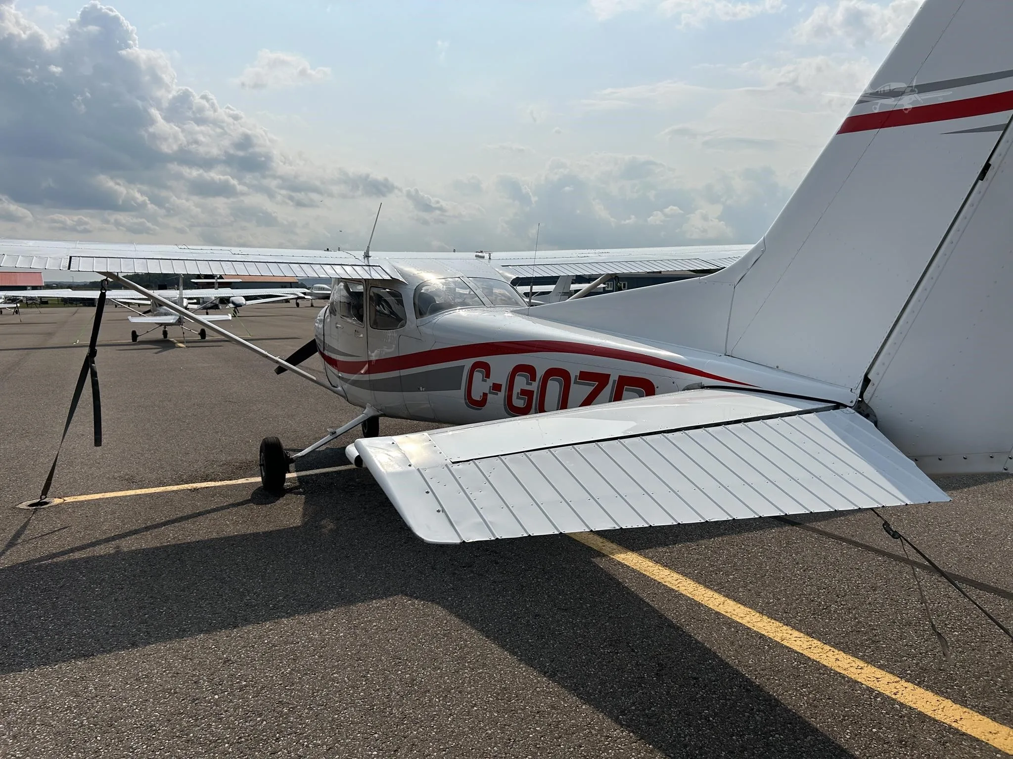 Exterior view of a 1983 CESSNA 172P SKYHAWK, C-GOZD.