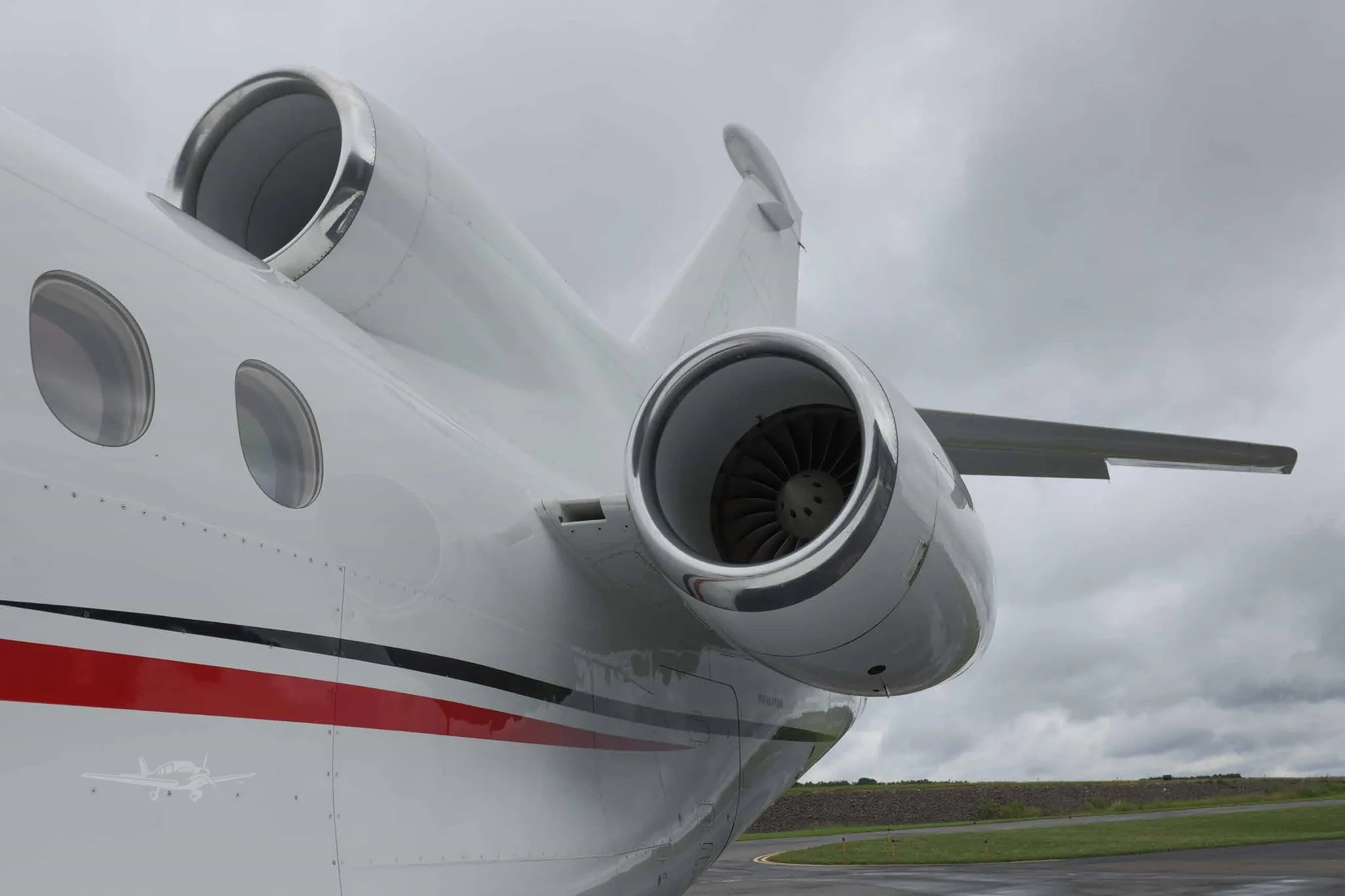 Engine detail of a 1999 DASSAULT FALCON 900EX.
