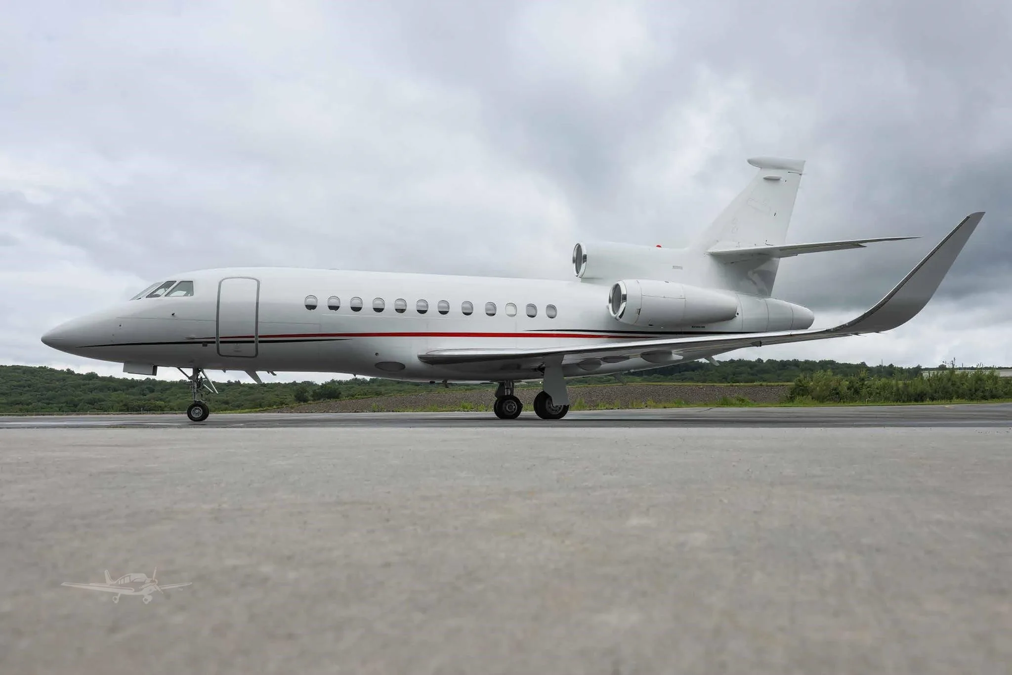 Exterior view of a 1999 DASSAULT FALCON 900EX.