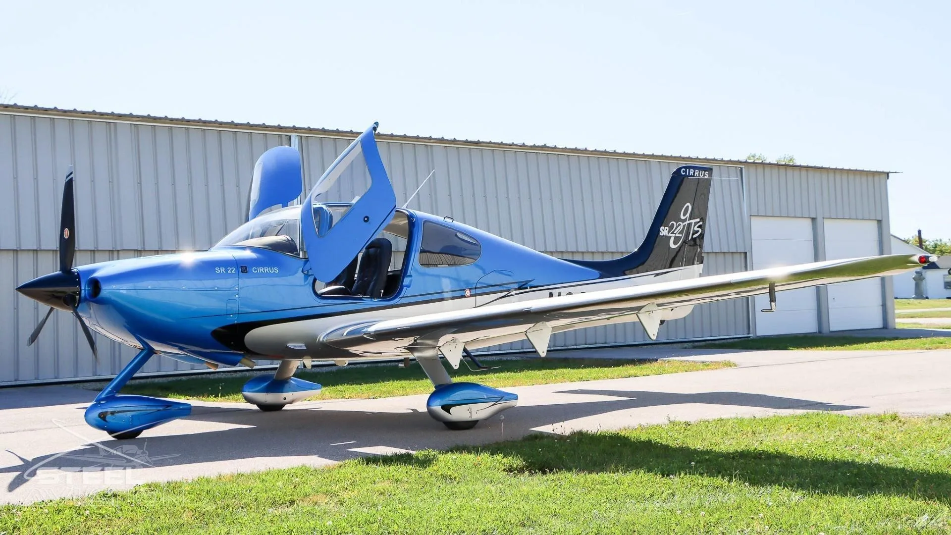 Exterior view of a 2005 CIRRUS SR22-G2, N65TY.