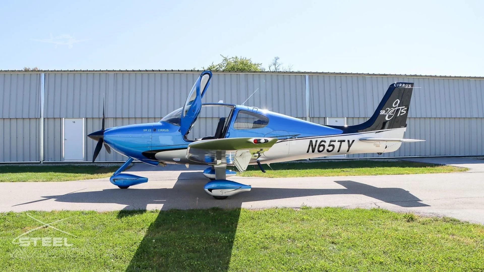 Exterior view of a 2005 CIRRUS SR22-G2, N65TY.