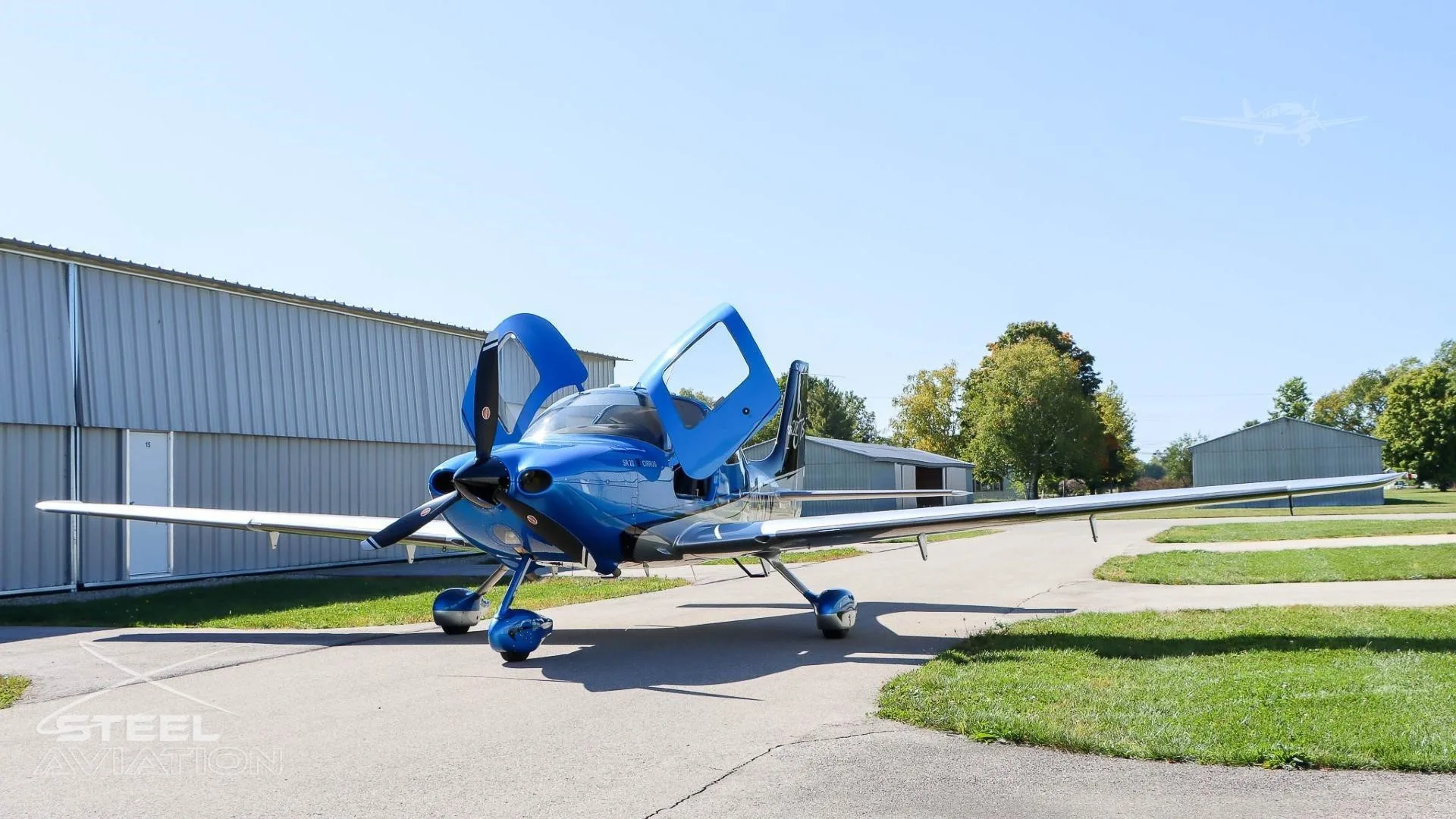 Exterior view of a 2005 CIRRUS SR22-G2, N65TY.