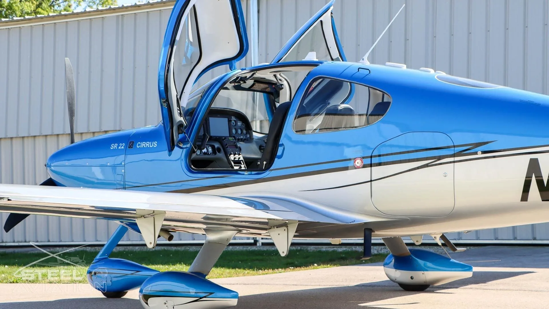 Exterior view of a 2005 CIRRUS SR22-G2, N65TY.