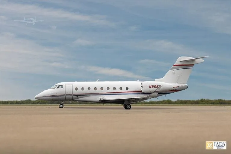 Exterior view of a 2015 GULFSTREAM G280, N905G.