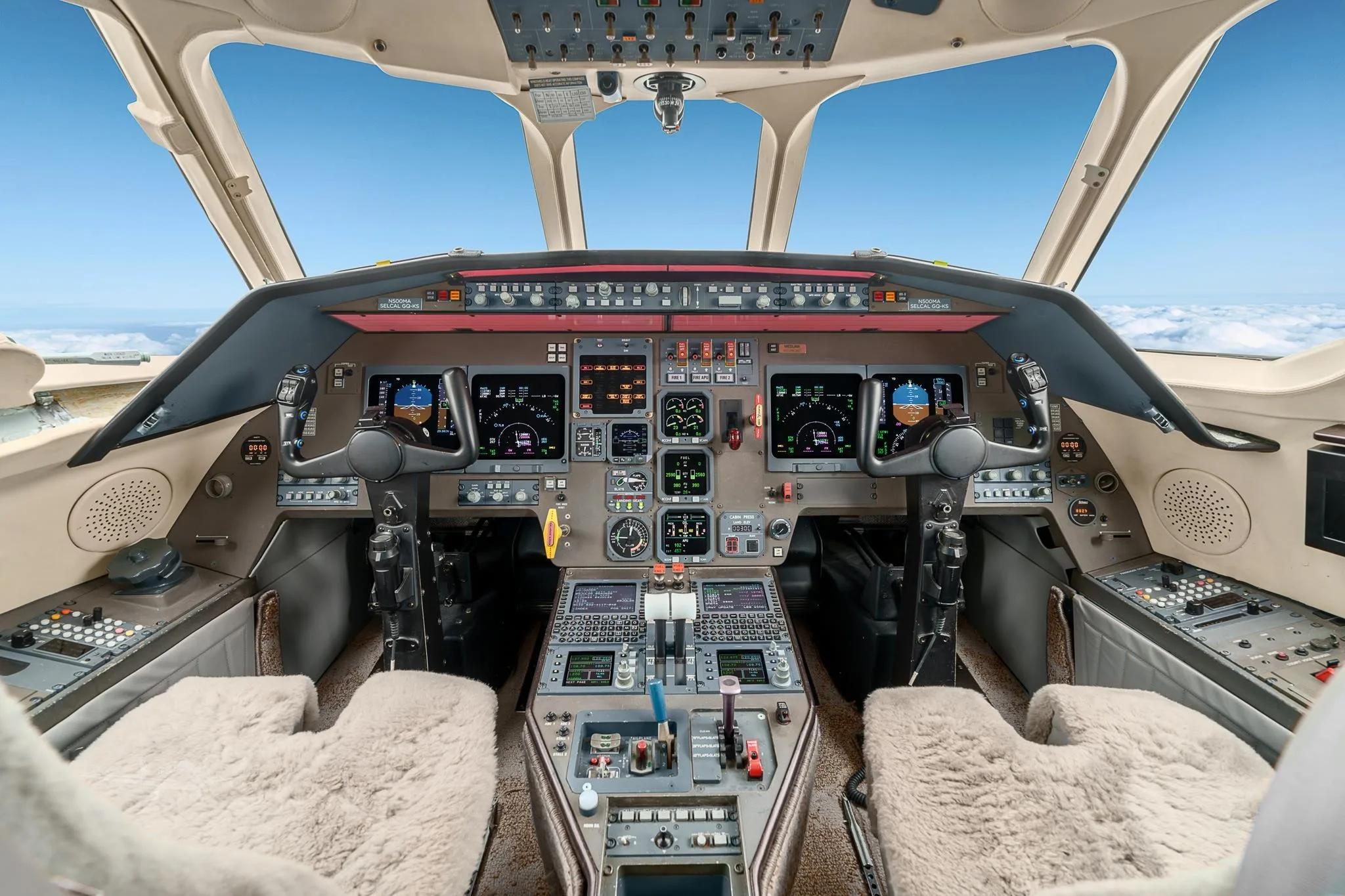 Cockpit and instrument panel of a 2001 DASSAULT FALCON 2000.