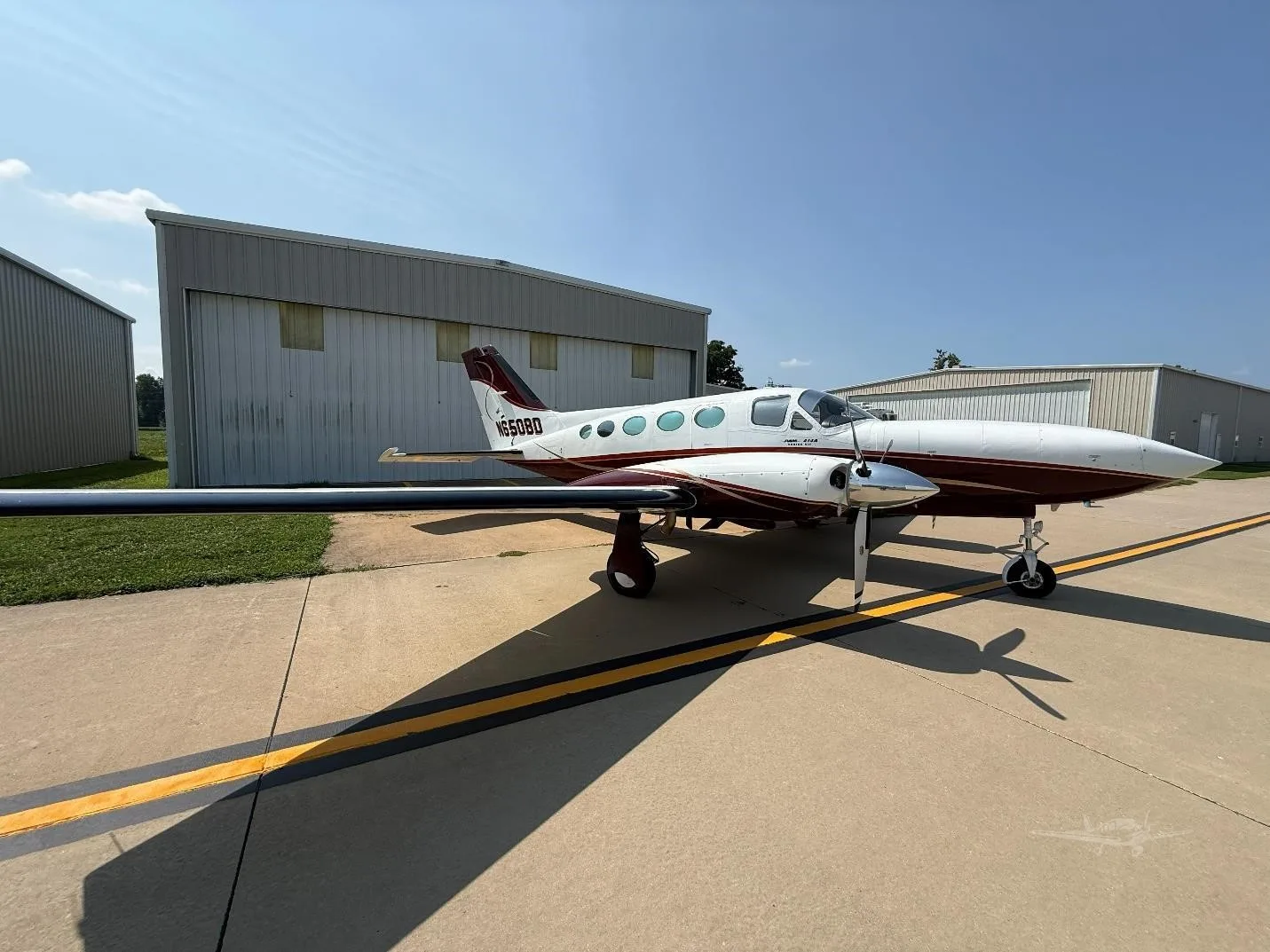 Exterior view of a 1980 CESSNA 414A, N650BD.