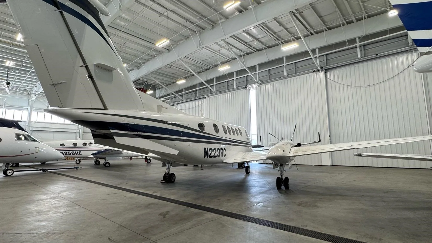Exterior view of a 1985 BEECHCRAFT KING AIR 300, N223RC.