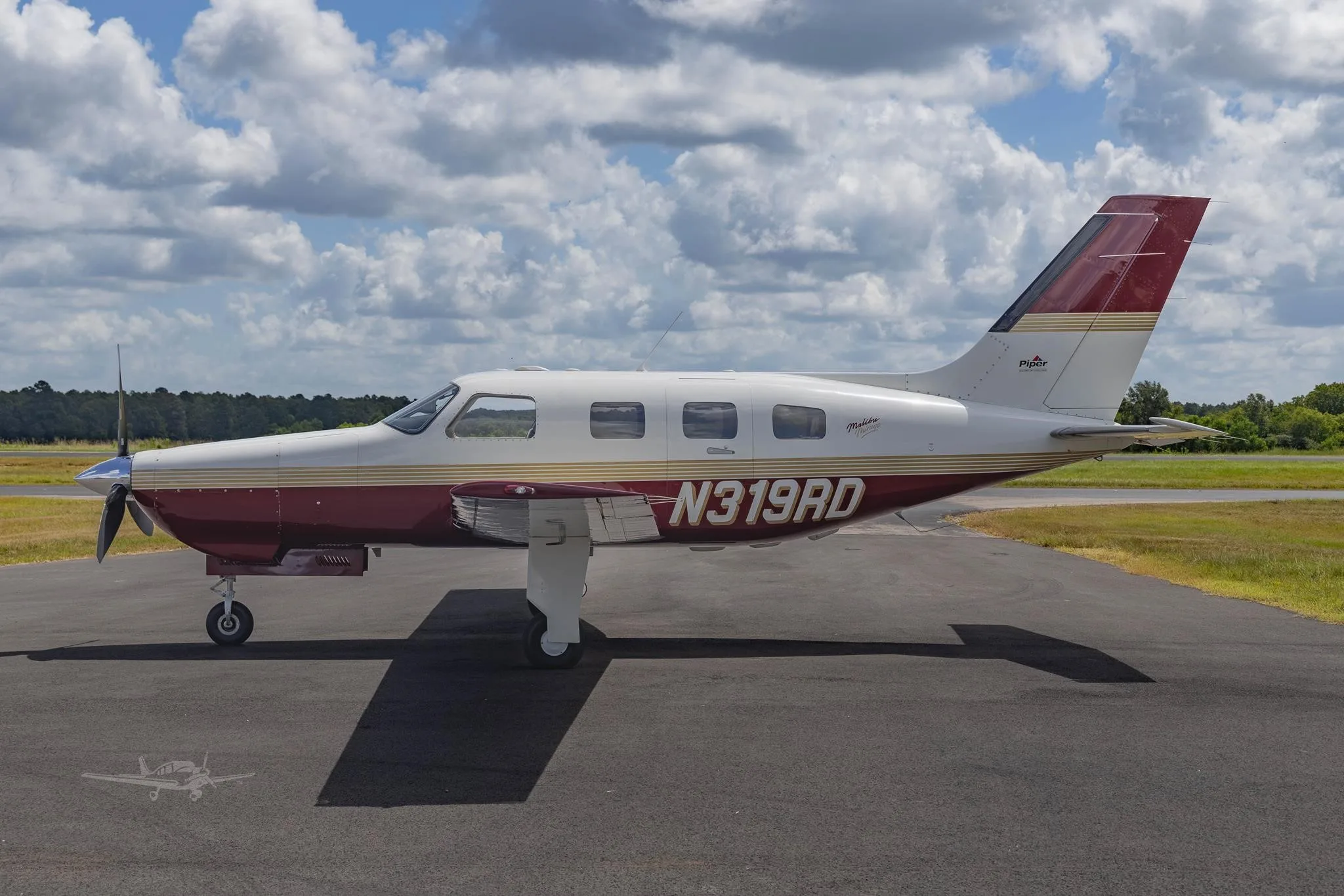 Exterior view of a 1998 PIPER MALIBU MIRAGE, N319RD.