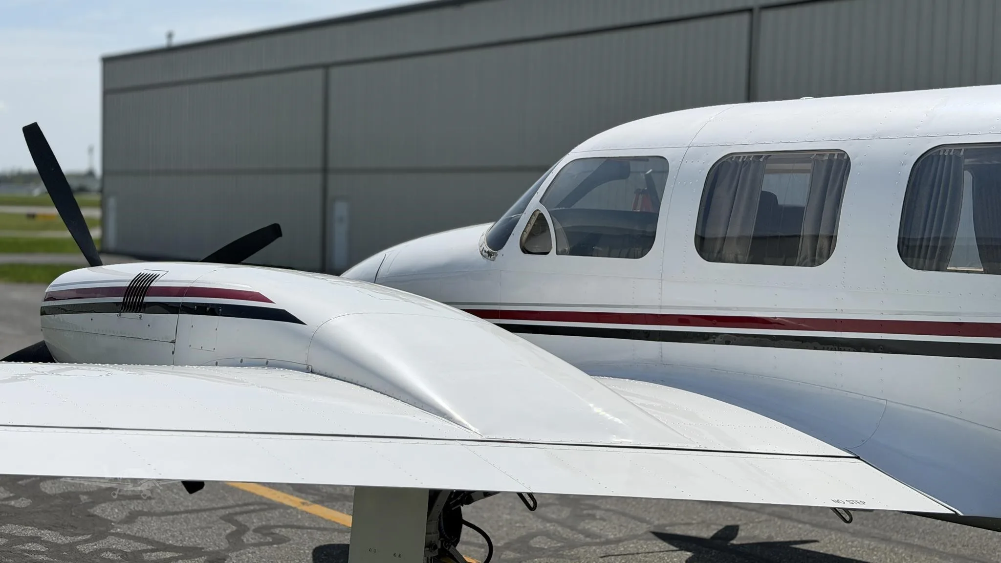 Exterior view of a 1969 PIPER NAVAJO, N6598L.