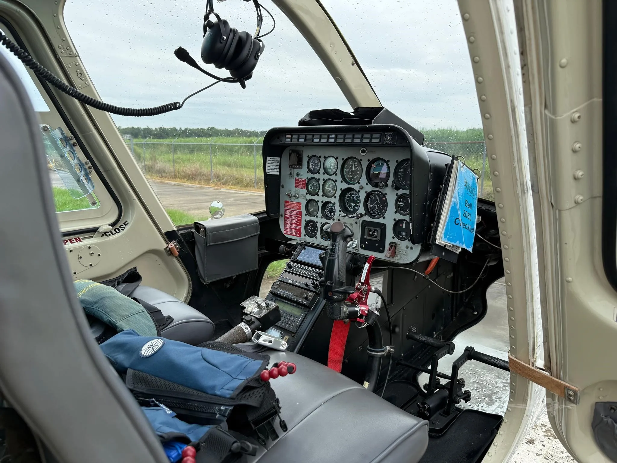 Cockpit and instrument panel of a 1993 BELL 206L-4.