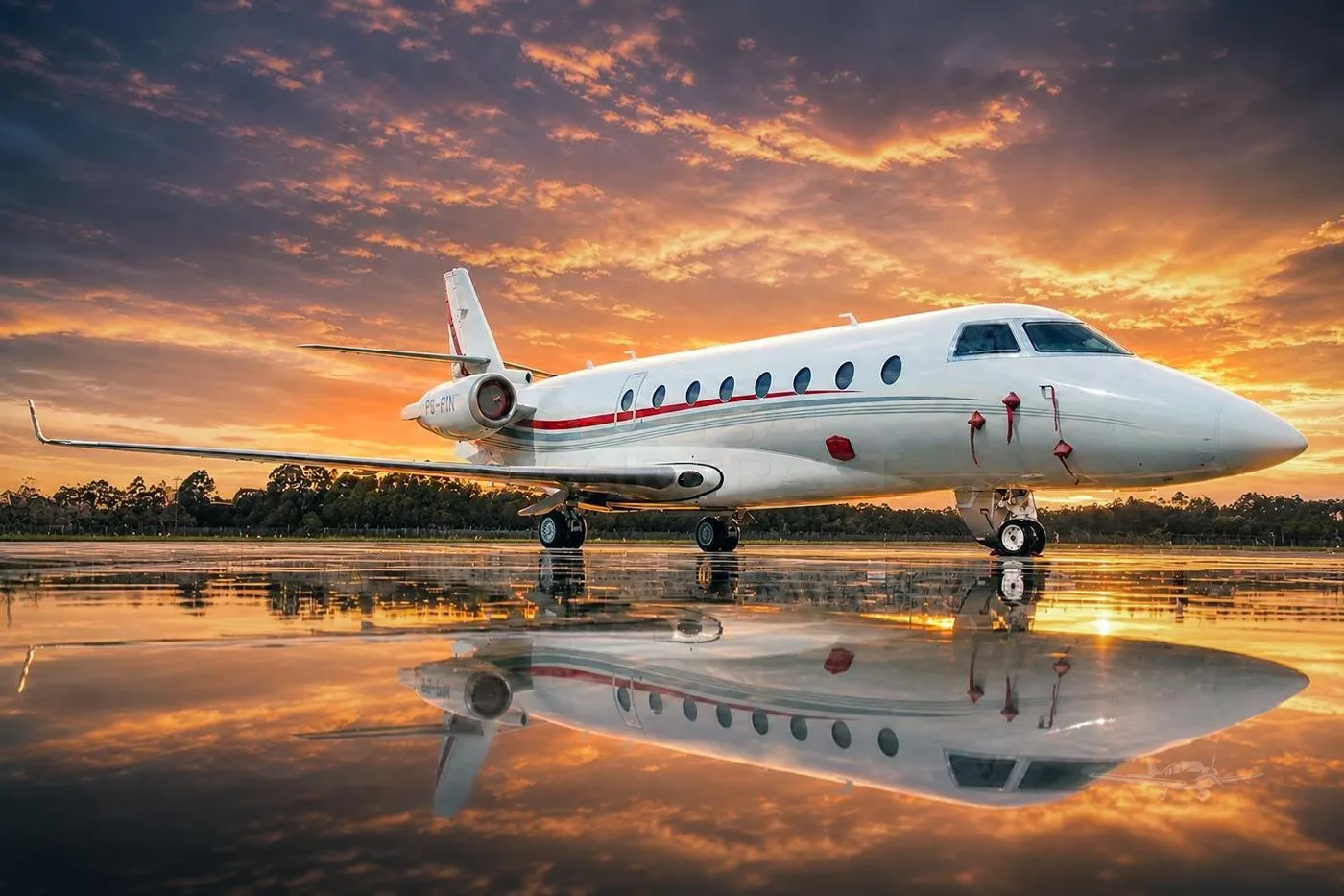 Exterior view of a 2006 GULFSTREAM G200, PS-PIN.