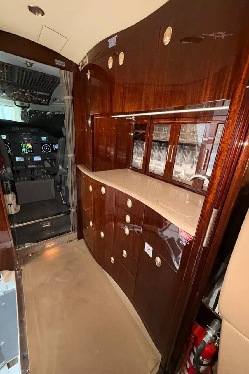 Cabin interior of a 2006 GULFSTREAM G200.