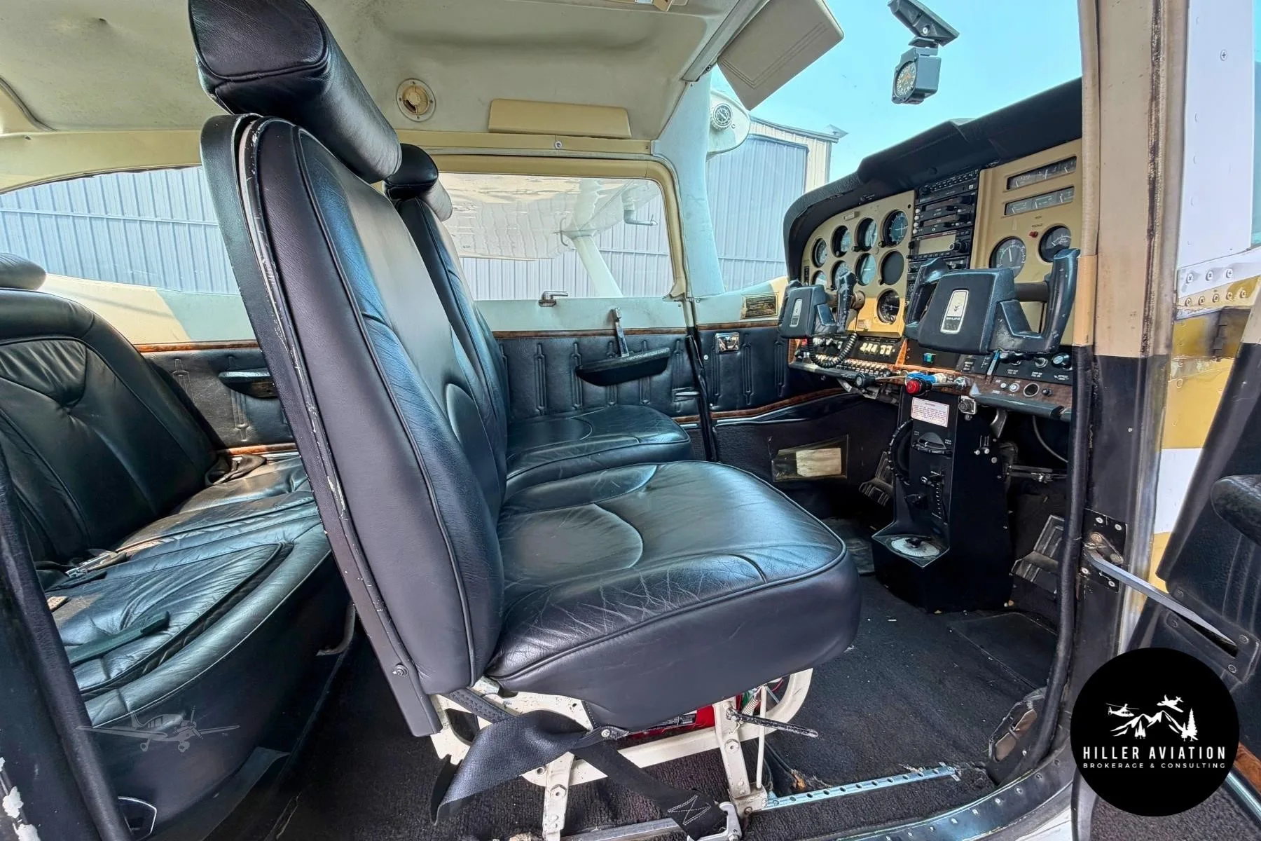 Cabin interior of a 1974 CESSNA 182P SKYLANE.
