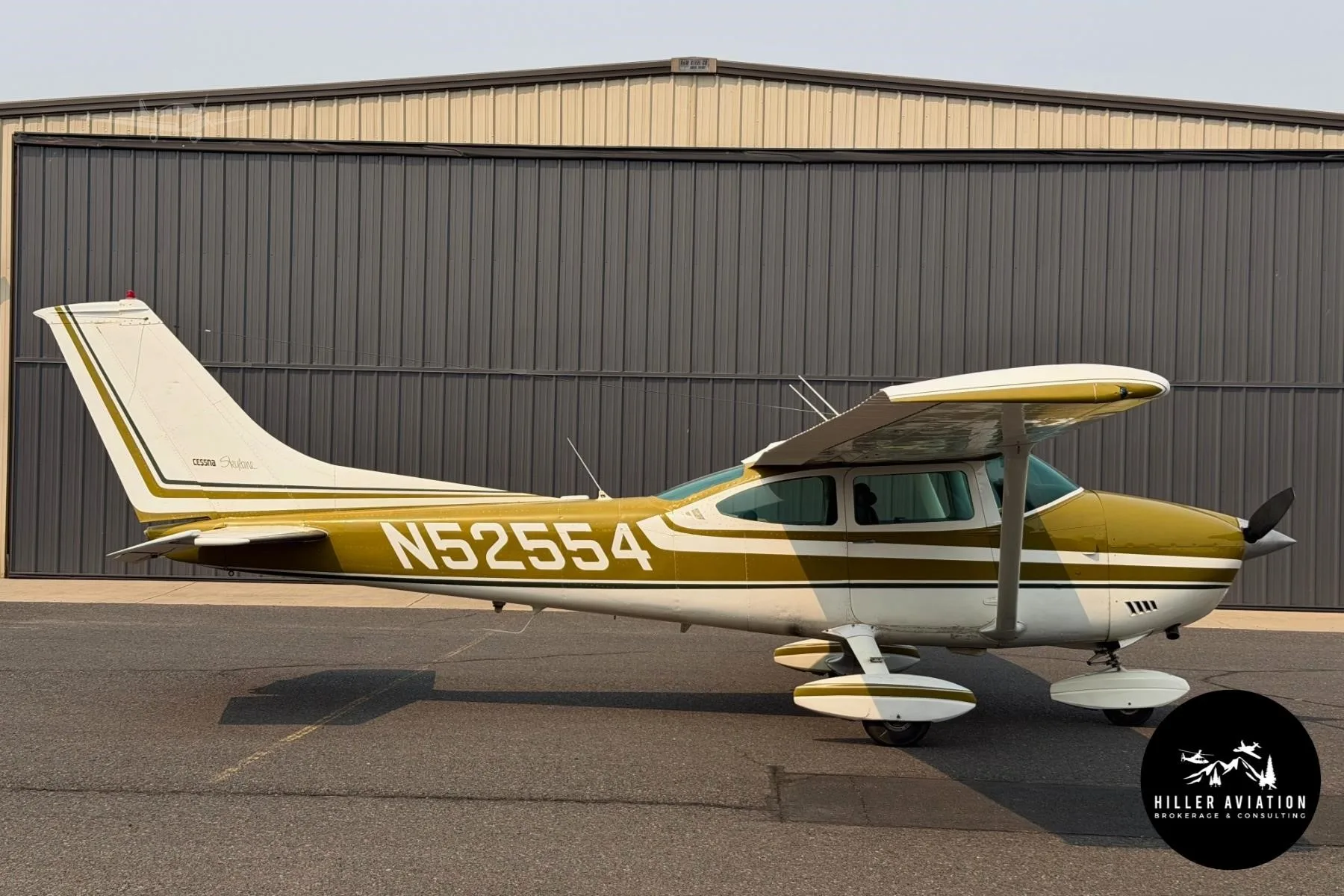 Exterior view of a 1974 CESSNA 182P SKYLANE, N52554.