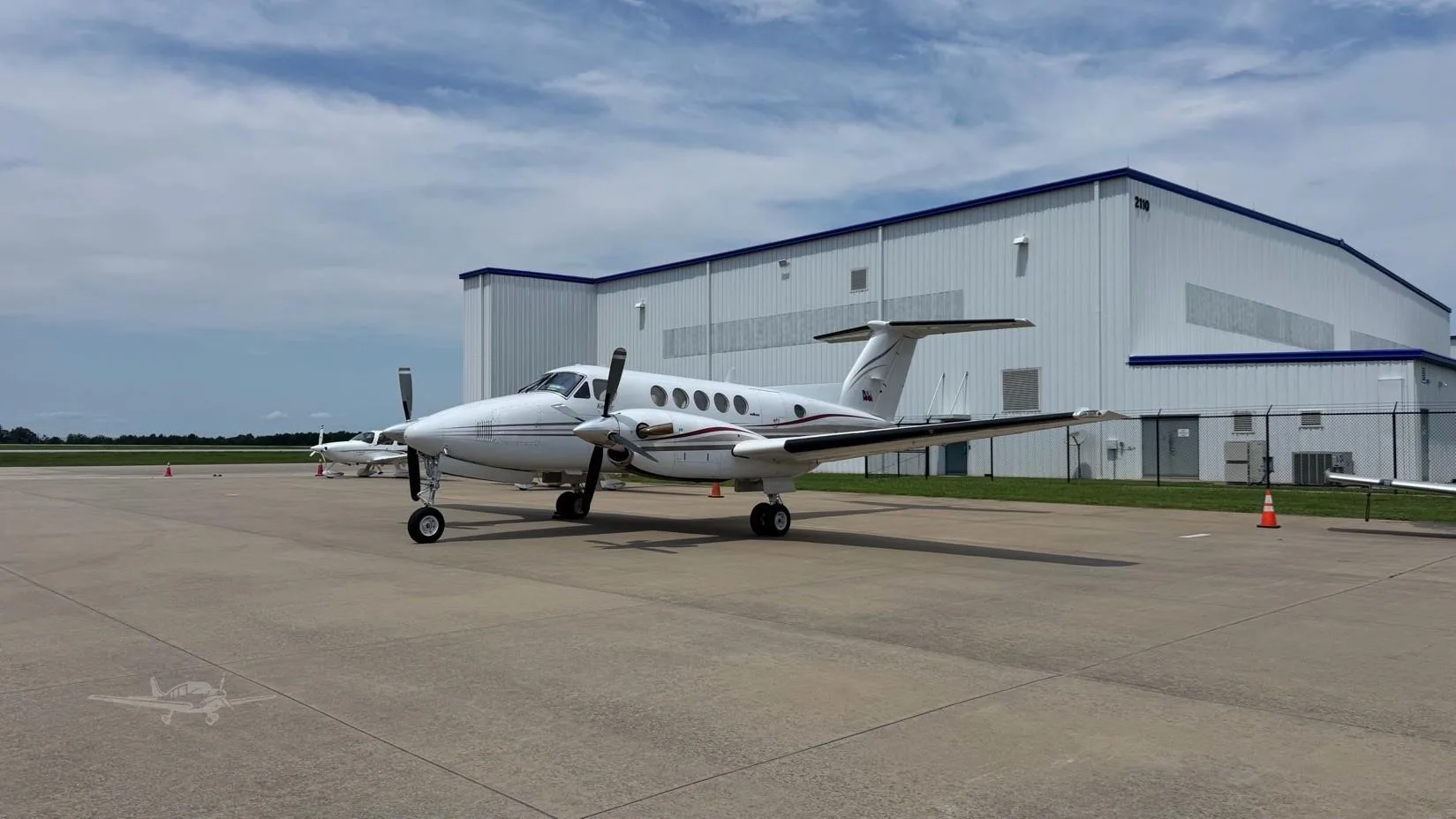 Exterior view of a 1985 BEECHCRAFT KING AIR B200.