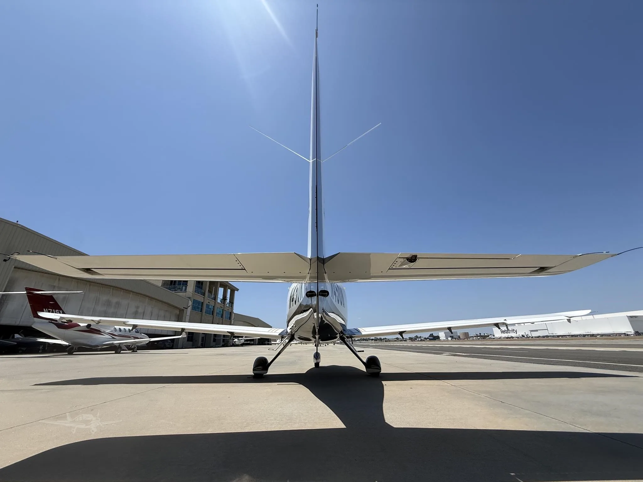 Exterior view of a 2008 CESSNA 400, N450K.