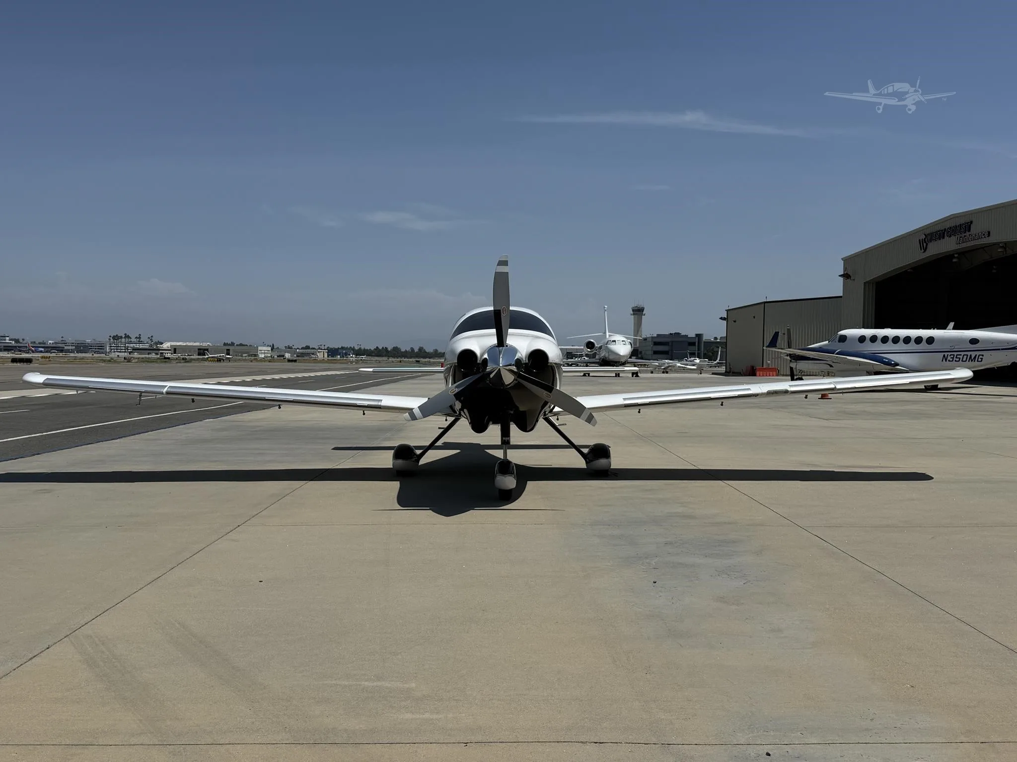 Exterior view of a 2008 CESSNA 400, N450K.