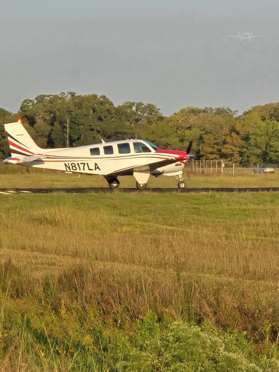 Exterior view of a 1994 BEECHCRAFT A36 BONANZA, N817LA.
