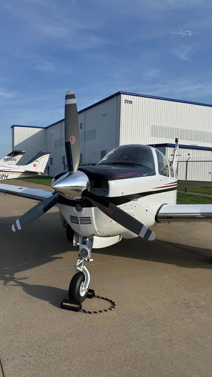 Exterior view of a 2007 BEECHCRAFT G36 BONANZA, N36LA.