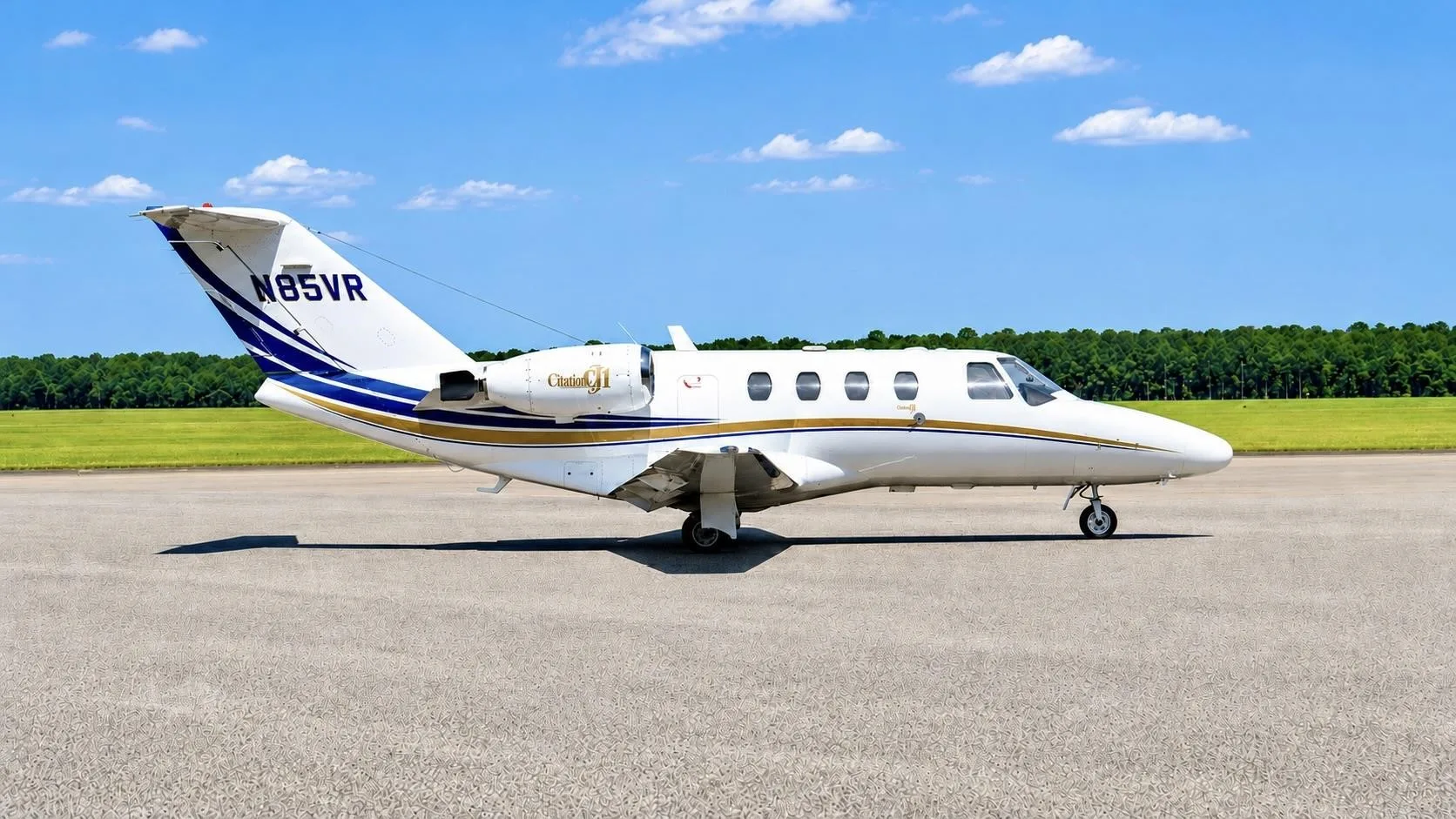 Exterior view of a 2001 CESSNA CITATION CJ1, N85VR.