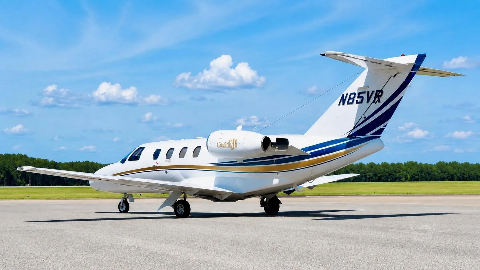 Exterior view of a 2001 CESSNA CITATION CJ1, N85VR.