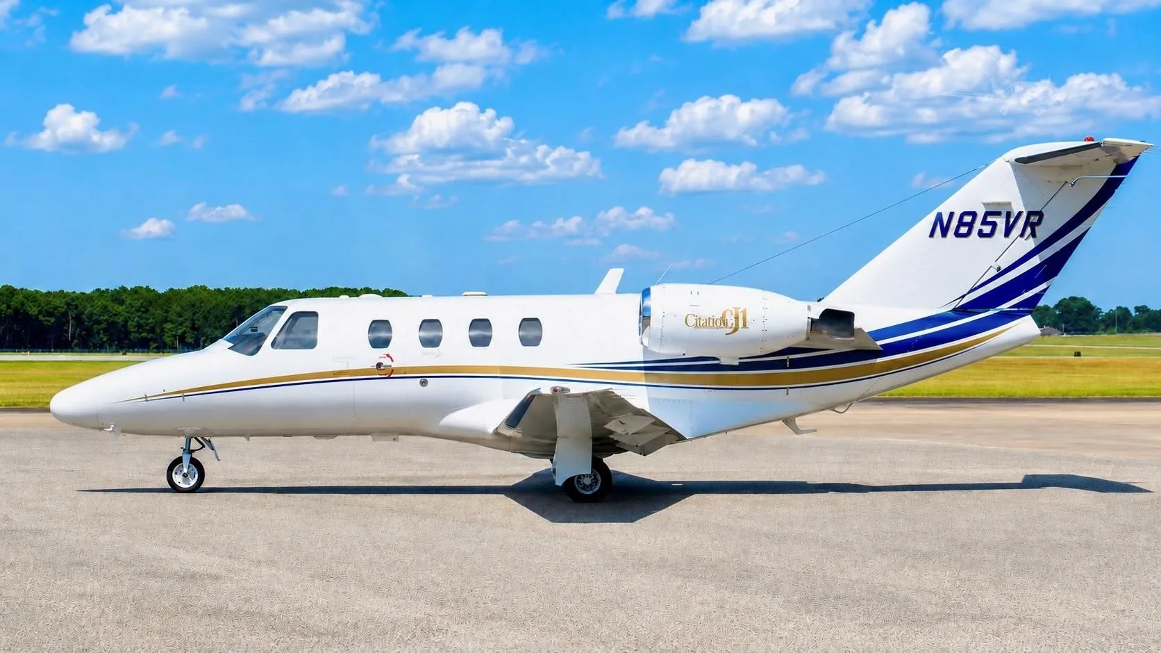 Exterior view of a 2001 CESSNA CITATION CJ1, N85VR.