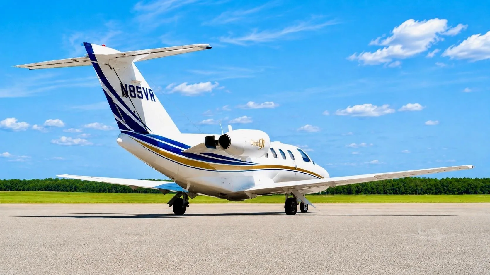 Exterior view of a 2001 CESSNA CITATION CJ1, N85VR.