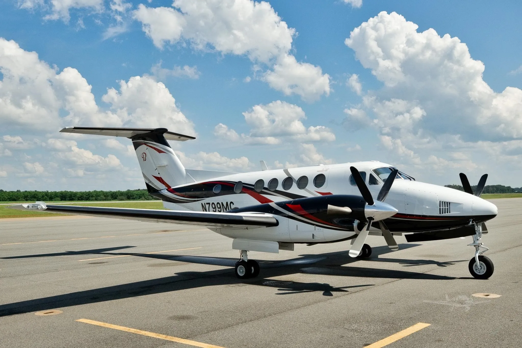 Exterior view of a 1982 BEECHCRAFT KING AIR 200, N799MC.
